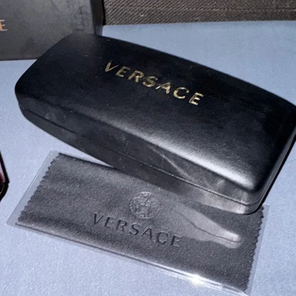 Versace Women’s Red Sunglasses with Gold Greek Key Temples - Picture 4 of 9